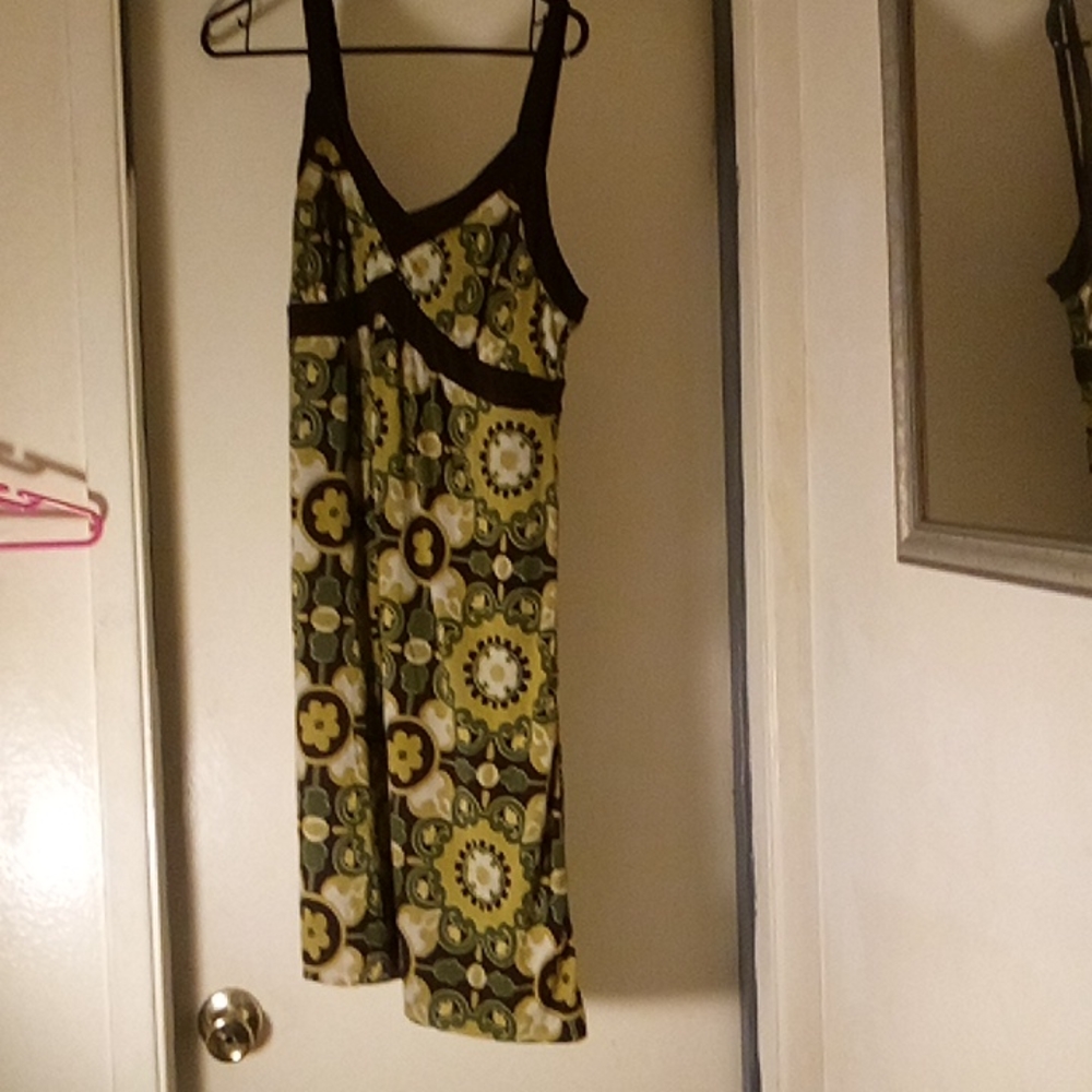 Apt 9, green, size m